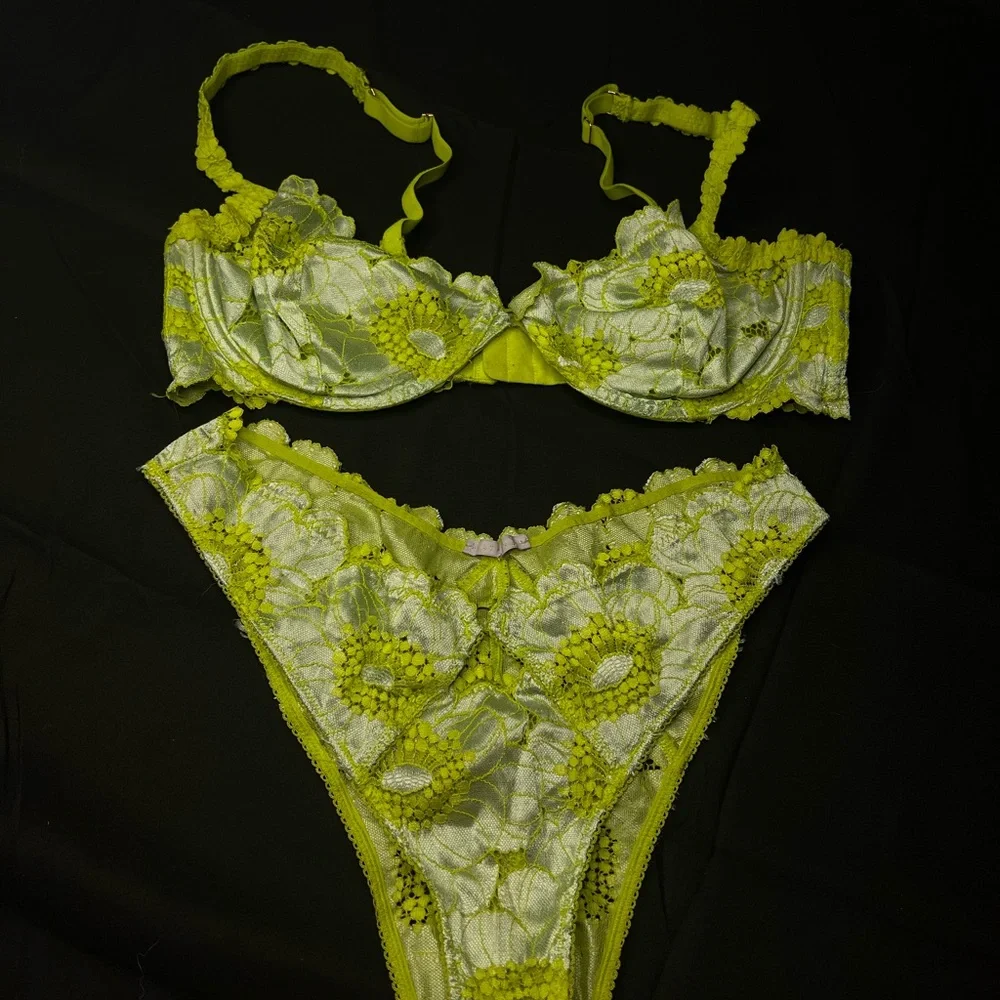 COPY - 🍀SavageXFenty Lime Green Lingerie Set🍀 - Picture 1 of 6